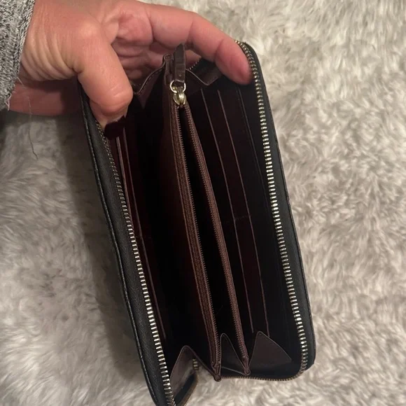 Chanel Black Quilted Leather Wallet - Picture 16 of 17